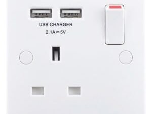 Wickes 13 Amp Single Switched Socket with 2 x USB Ports - White