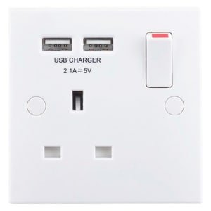 Wickes 13 Amp Single Switched Socket with 2 x USB Ports – White