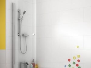 Wickes 5mm Curved Front Shower Bath Screen for P-Shaped Baths - 1500 x 752mm