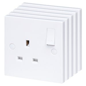 Wickes Square Edge 13A 1 Gang Single Switched Socket – Pack of 5