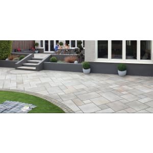 Marshalls Sawn Versuro Smooth Silver Paving Slab 560 x 845 x 22 mm – 16.6m2 pack