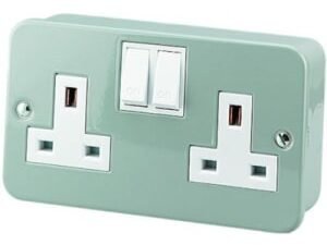 Wickes Metal Clad 2 Gang Switched Socket - Grey
