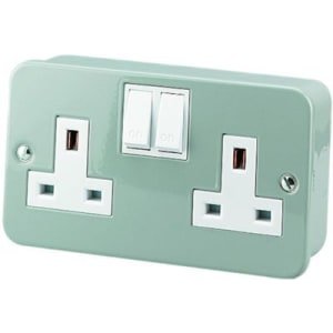 Wickes Metal Clad 2 Gang Switched Socket – Grey